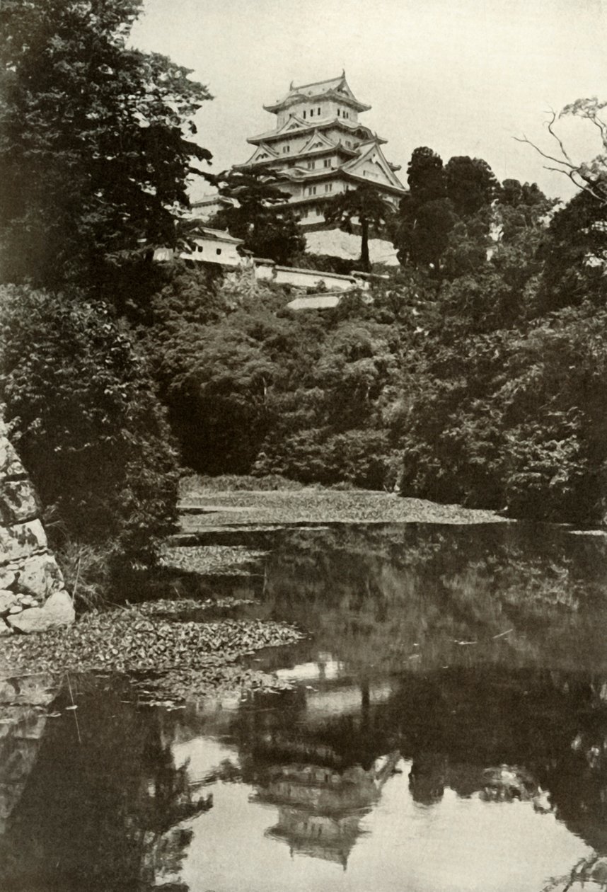 Un vecchio castello feudale dal fossato, 1910 da Herbert Ponting