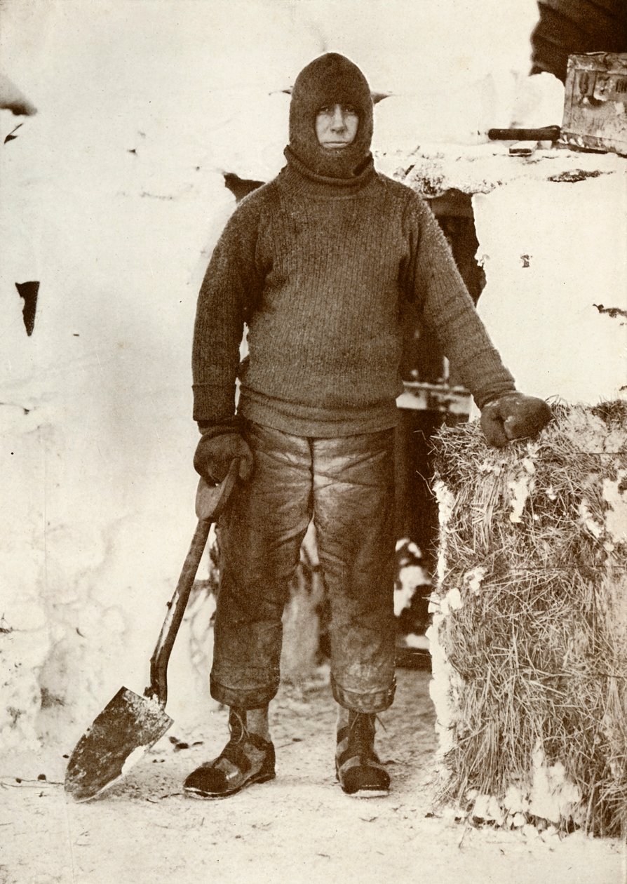 Capitano L. E. G. Oates alla porta della stalla da Herbert Ponting