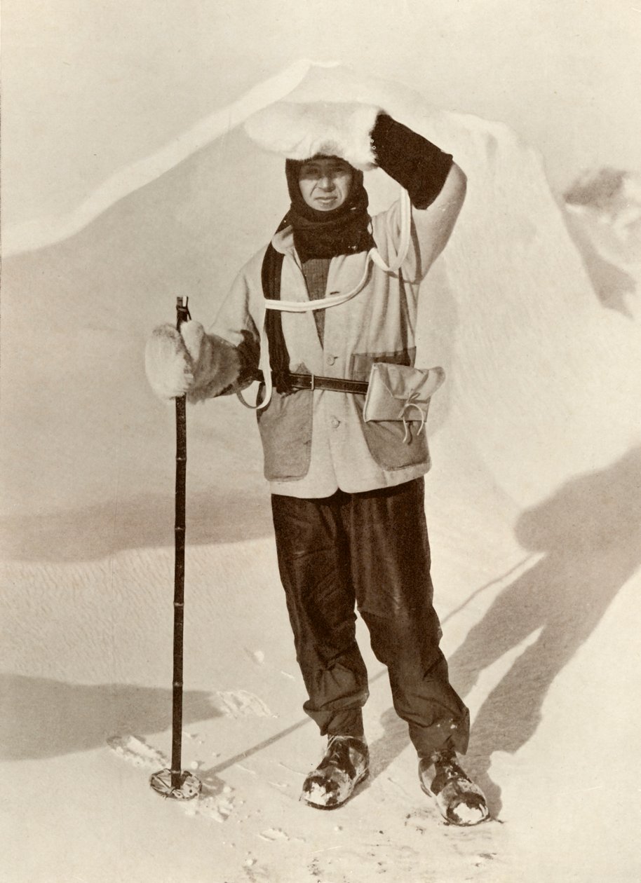 Capitano Scott con il portafoglio in cui portava i suoi diari di slittamento, c1910-1911, 1913 da Herbert Ponting