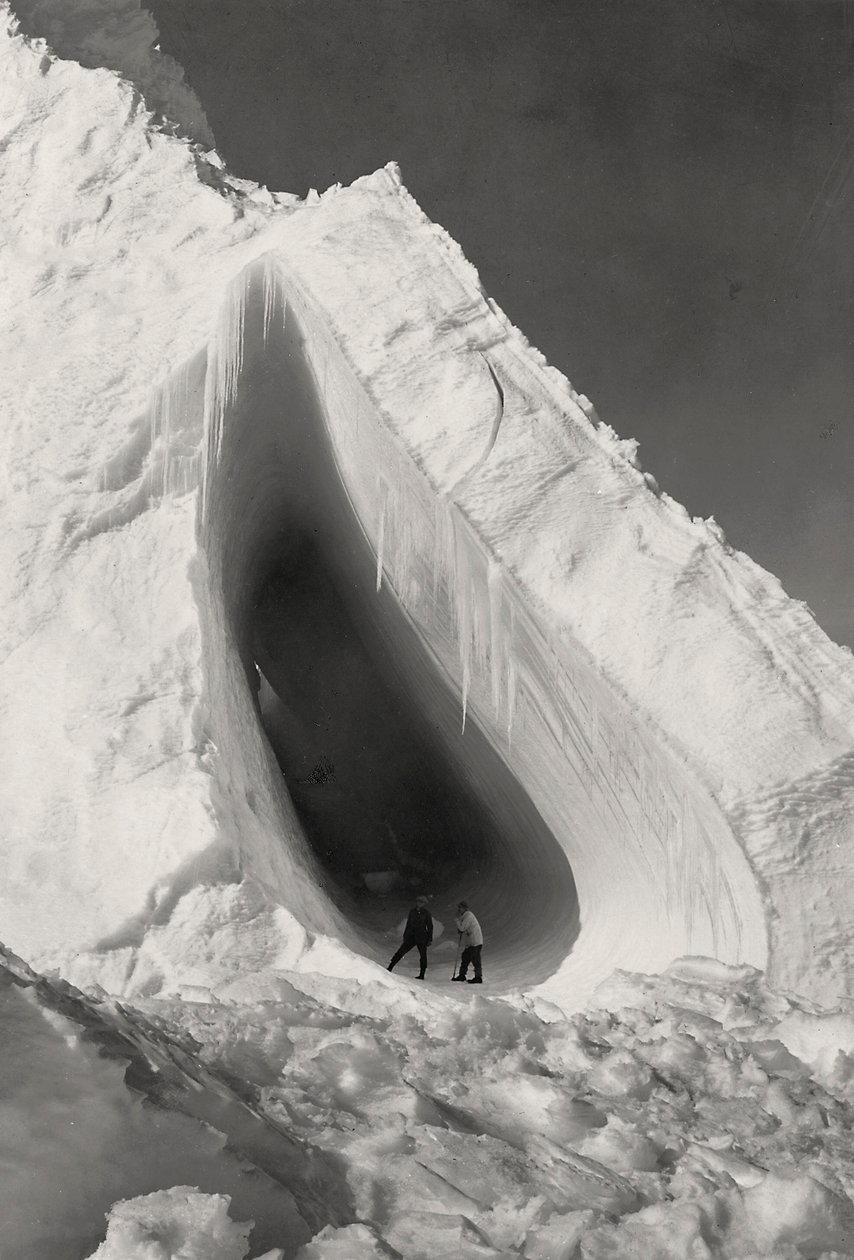 Grotta scolpita nel ghiaccio da Herbert Ponting
