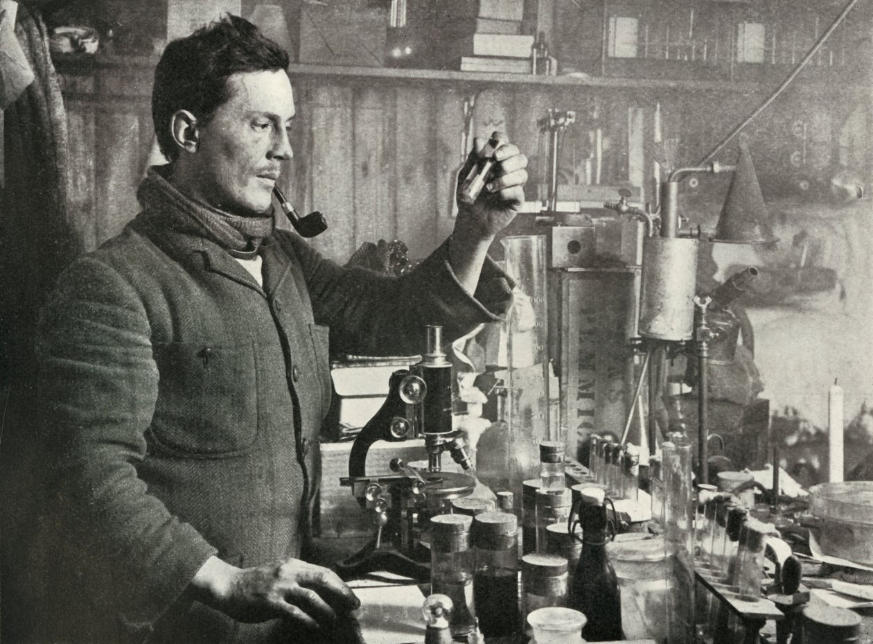 Dr. Atkinson nel suo laboratorio, 15 settembre 1911, 1913 da Herbert Ponting