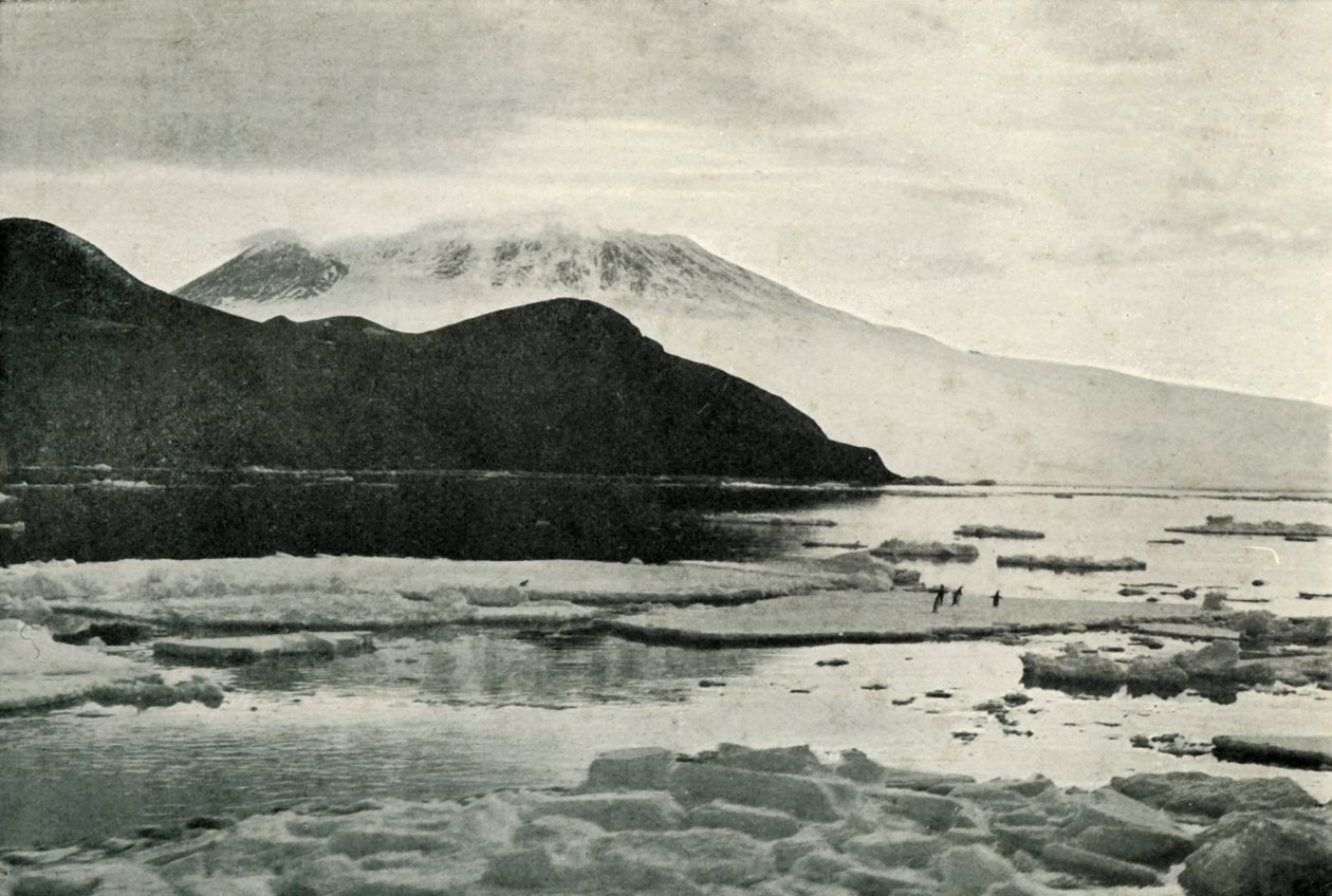 Entrando nel McMurdo Sound - Capo Bird e Monte Erebus, c1910-1913 da Herbert Ponting