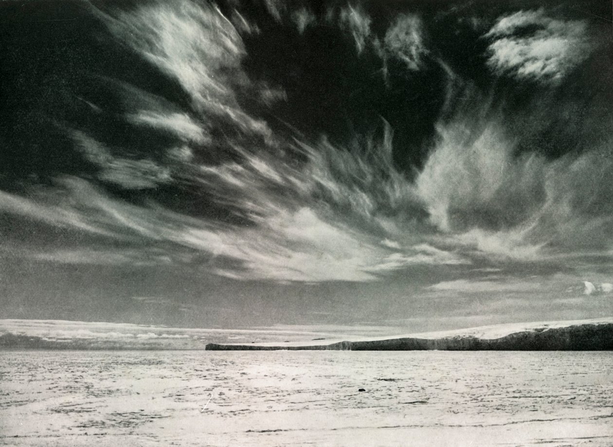Nubi cirrus notevoli sopra il ghiacciaio Barne, 19 dic 1911, 1913 da Herbert Ponting