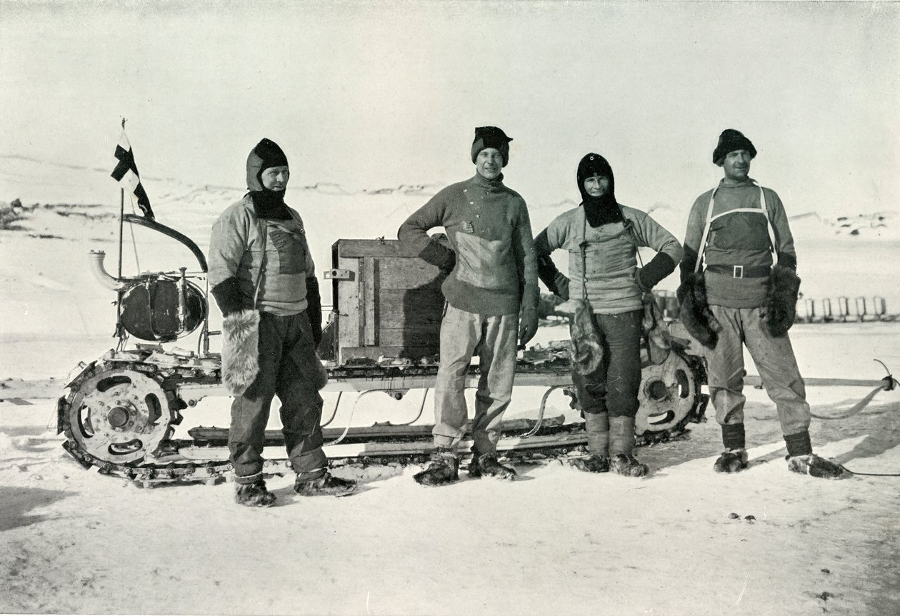Il gruppo del motore da sinistra a destra - Lashly, B.C. Day, Tenente Evans, Hooper, ottobre 1911 da Herbert Ponting