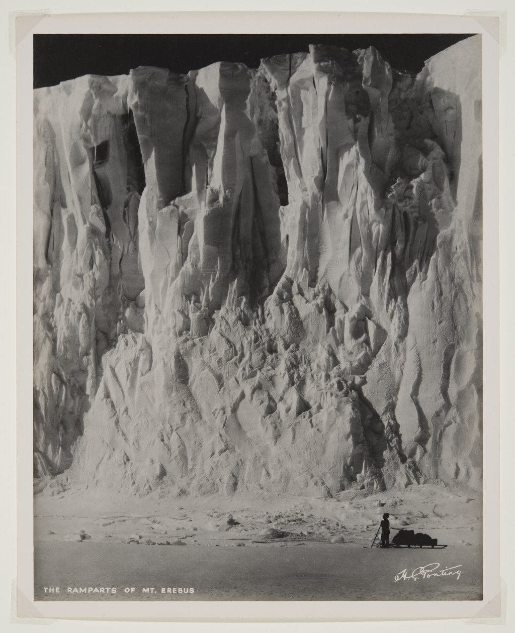 Le mura del Monte Erebus da Herbert Ponting