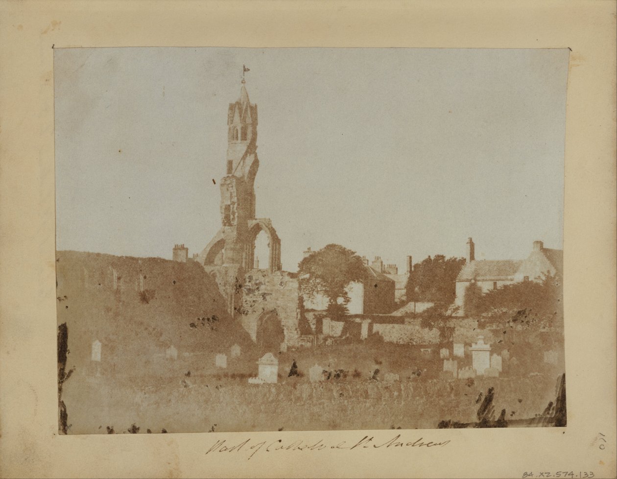 La parte occidentale di St. Andrews e il recinto della cattedrale da nord-est da Hill and Adamson
