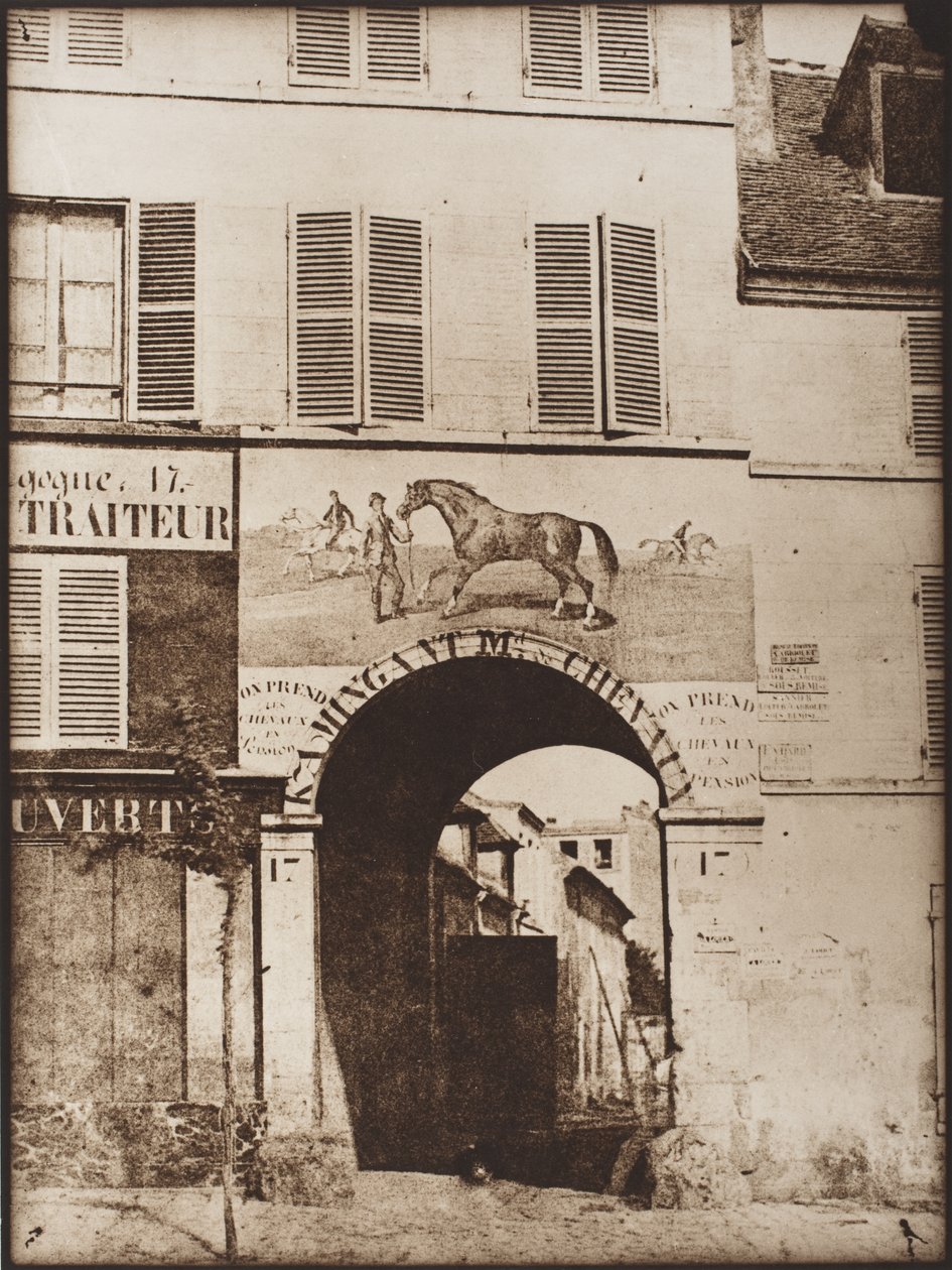 Arco e immagine di un cavallo da Hippolyte Bayard