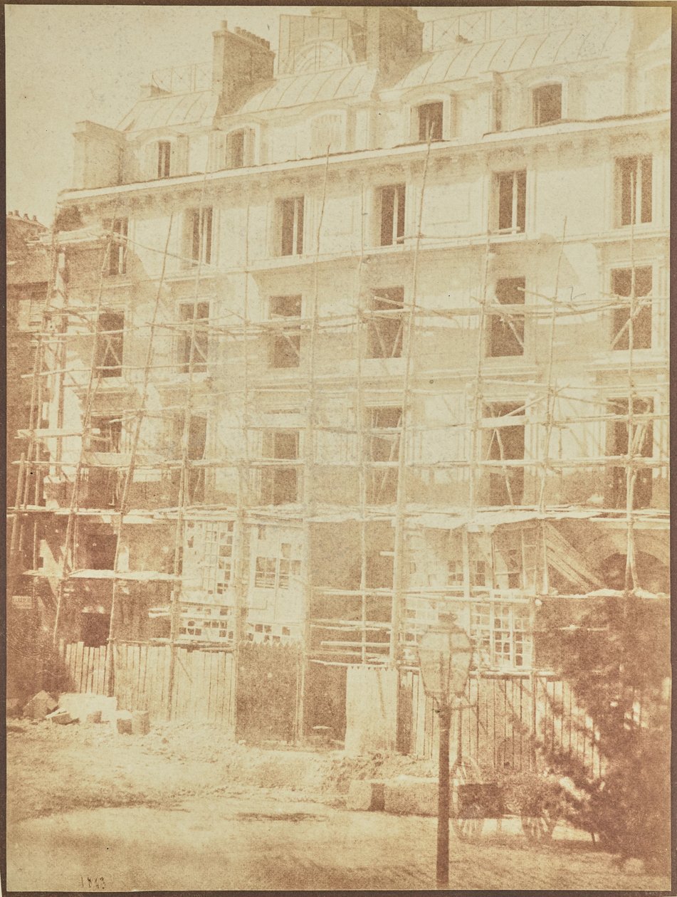 [Costruzione della Galerie de la Madeleine, Place de la Madeleine]. da Hippolyte Bayard
