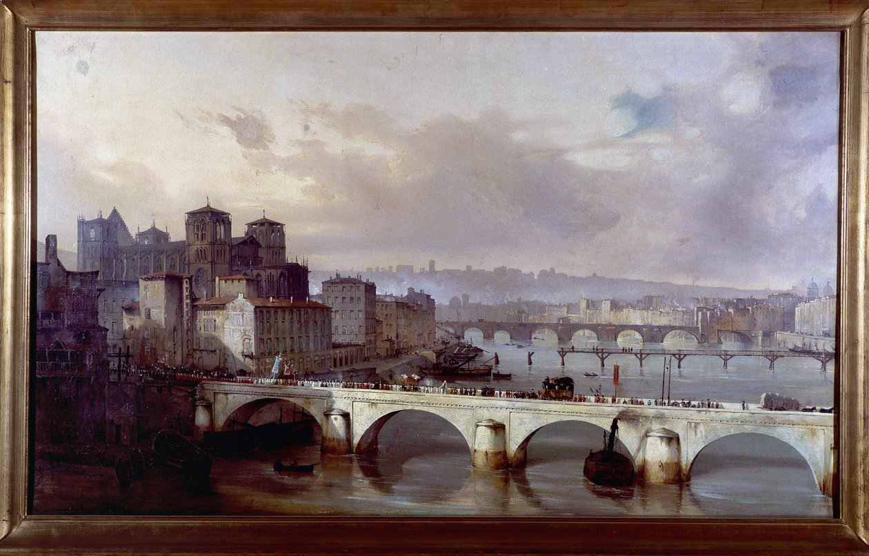 Processione che passa sul ponte dell