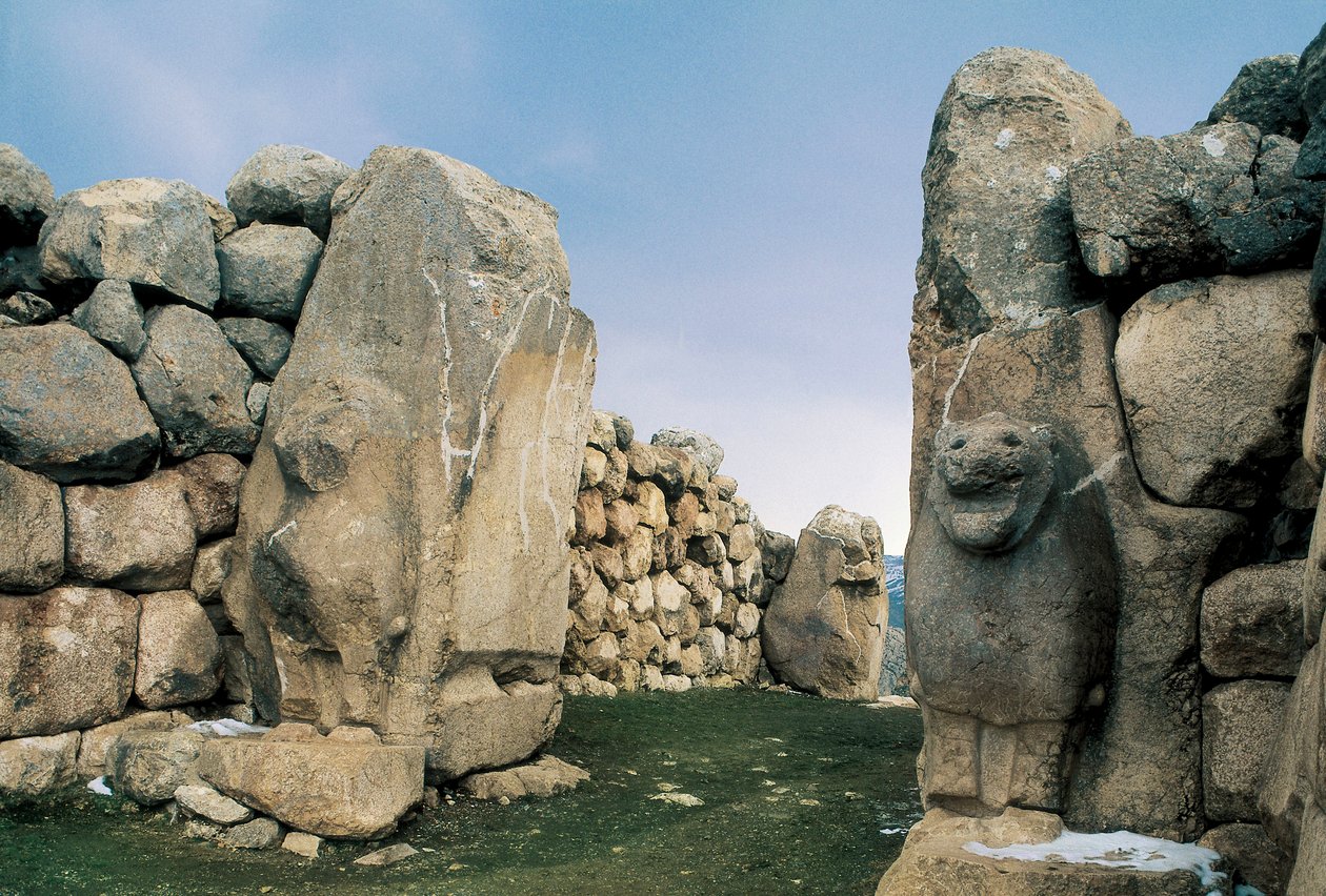 Veduta della Porta dei Leoni, una delle cinque entrate dell