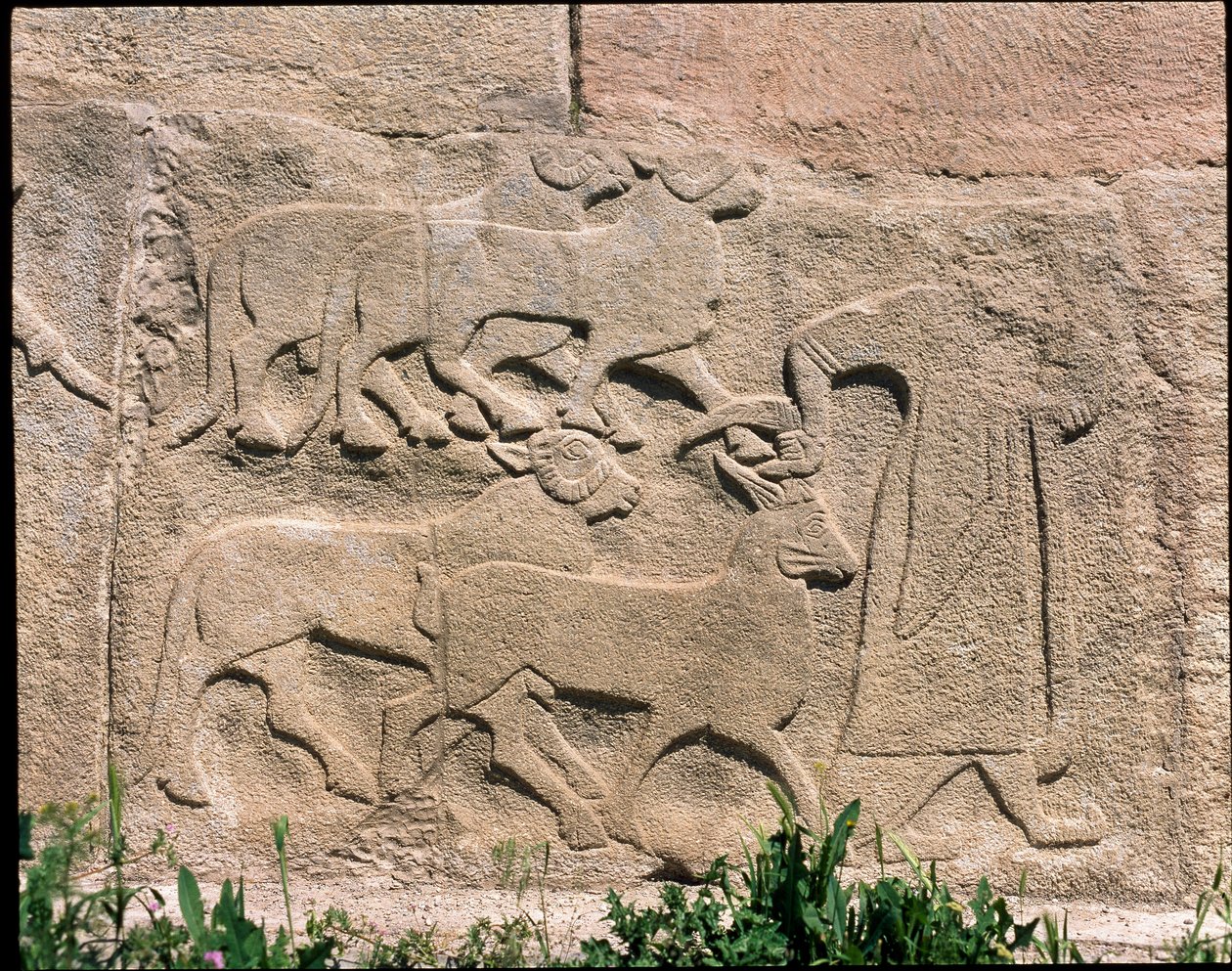 Veduta della base dei rilievi della Porta della Sfinge da Hittite Hittite