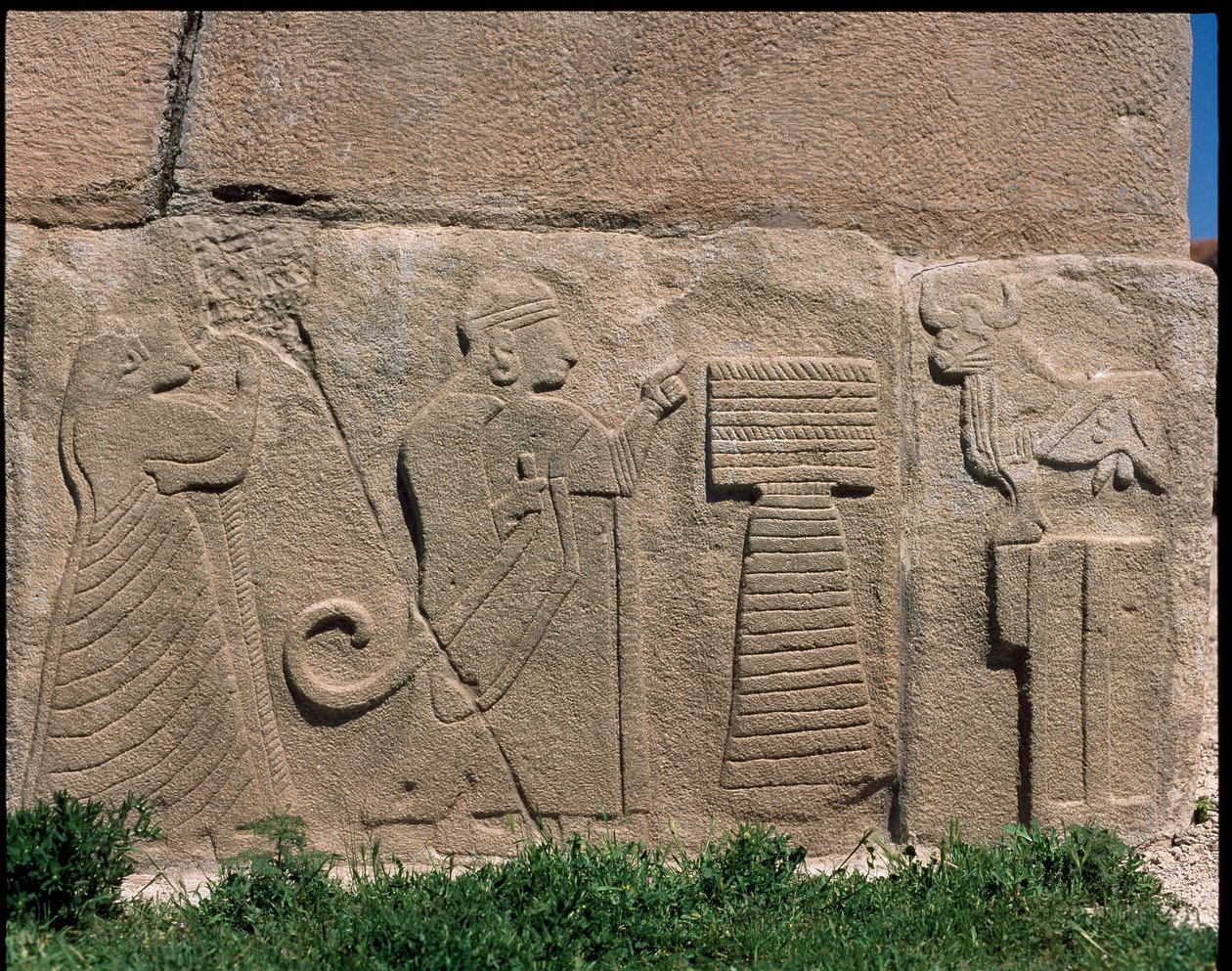 Veduta della base dei rilievi della Porta della Sfinge da Hittite Hittite