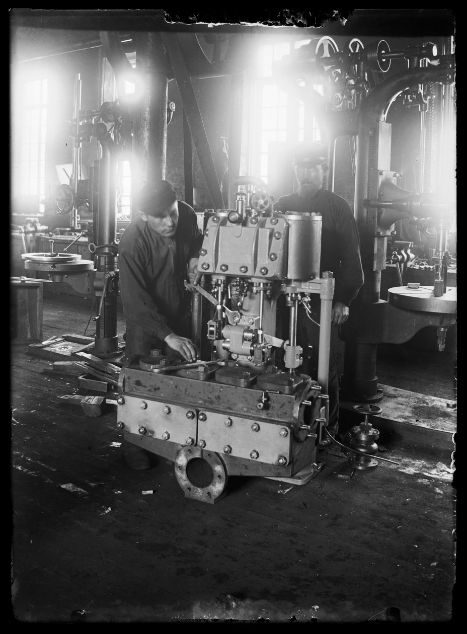 Officina meccanica del deposito ferroviario di Tampere da Hugo Simberg