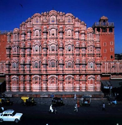 Hawa Mahal (Palazzo dei Venti) costruito nel 1799 da Indian School
