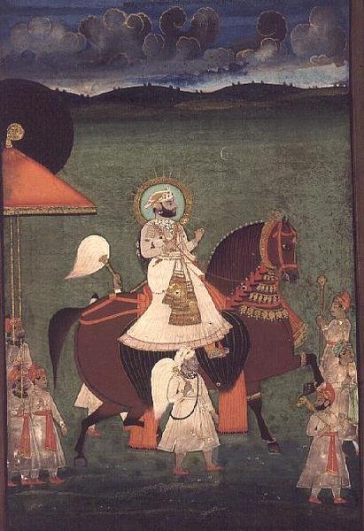 AS10 Album 43 no.4514 Cat no. 514 iii Rana Sarup Singh (1842-61) di Mewar cavalca uno stallone castano, i suoi servitori a piedi portano ombrelloni e accessori reali, Udaipur, c.1855 da Indian School
