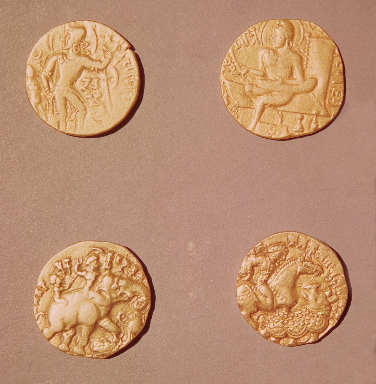 Dinar di Samudragupta (335-375) e Kumargupta I (415-454) (oro) da Indian School