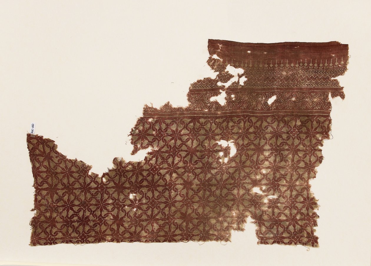 Frammento tessile con spirali intrecciate da Indian School