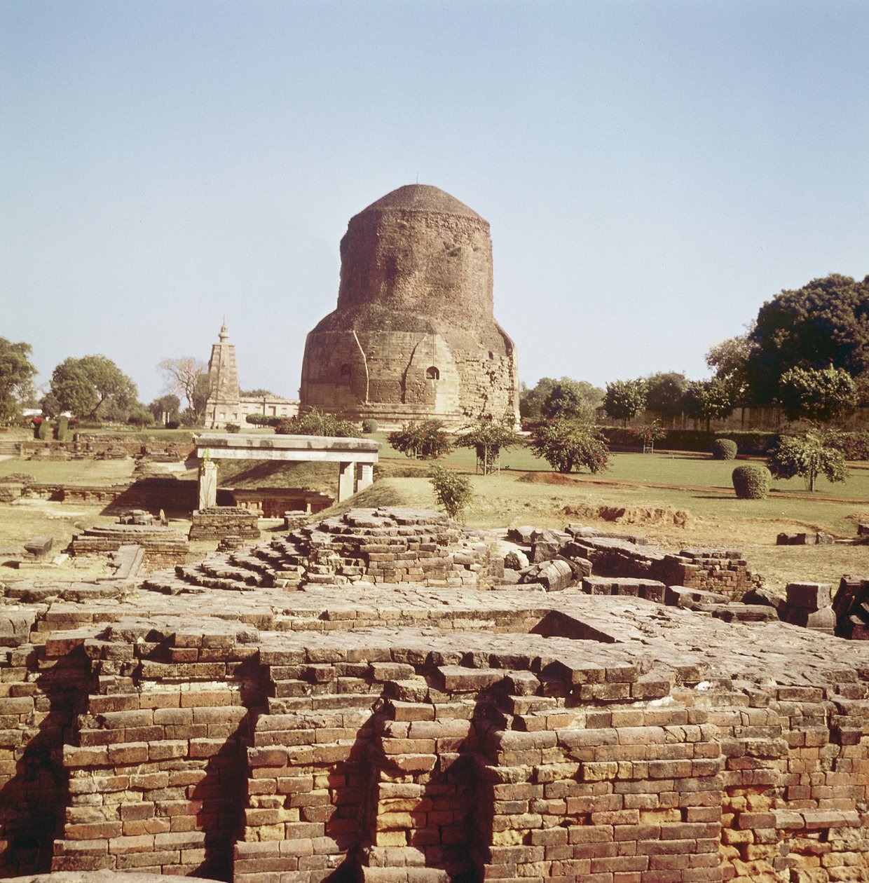 Stupa Dhamekh, c.500 d.C. da Indian School