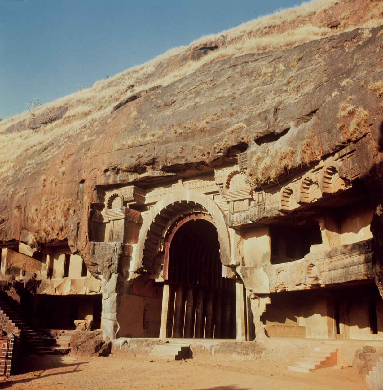 Veduta della grotta 12 da Indian School