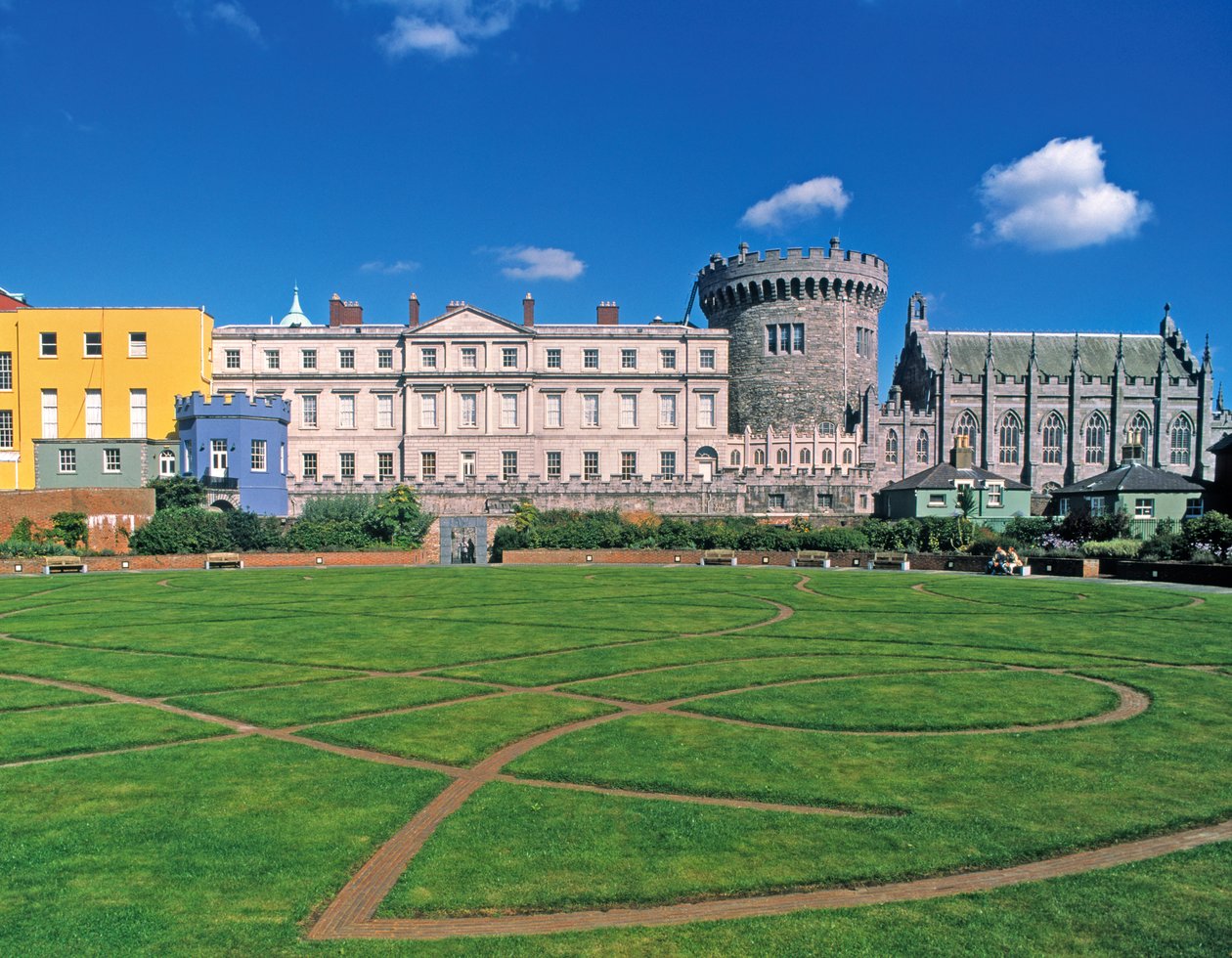 Castello di Dublino, vista dai giardini da Irish School
