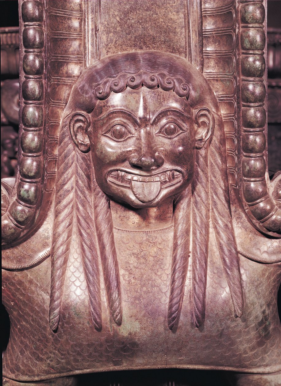 Dettaglio del manico di gorgone da un cratere, dalla Tomba di una Principessa di Vix da Iron Age