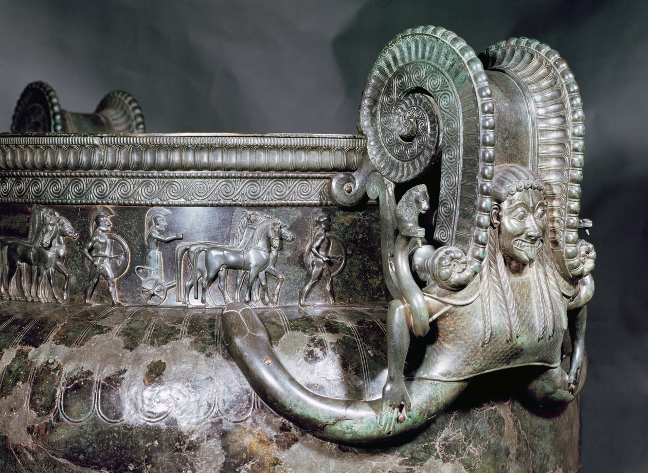 Dettaglio del manico della gorgone da un cratere, dalla tomba di una principessa di Vix da Iron Age
