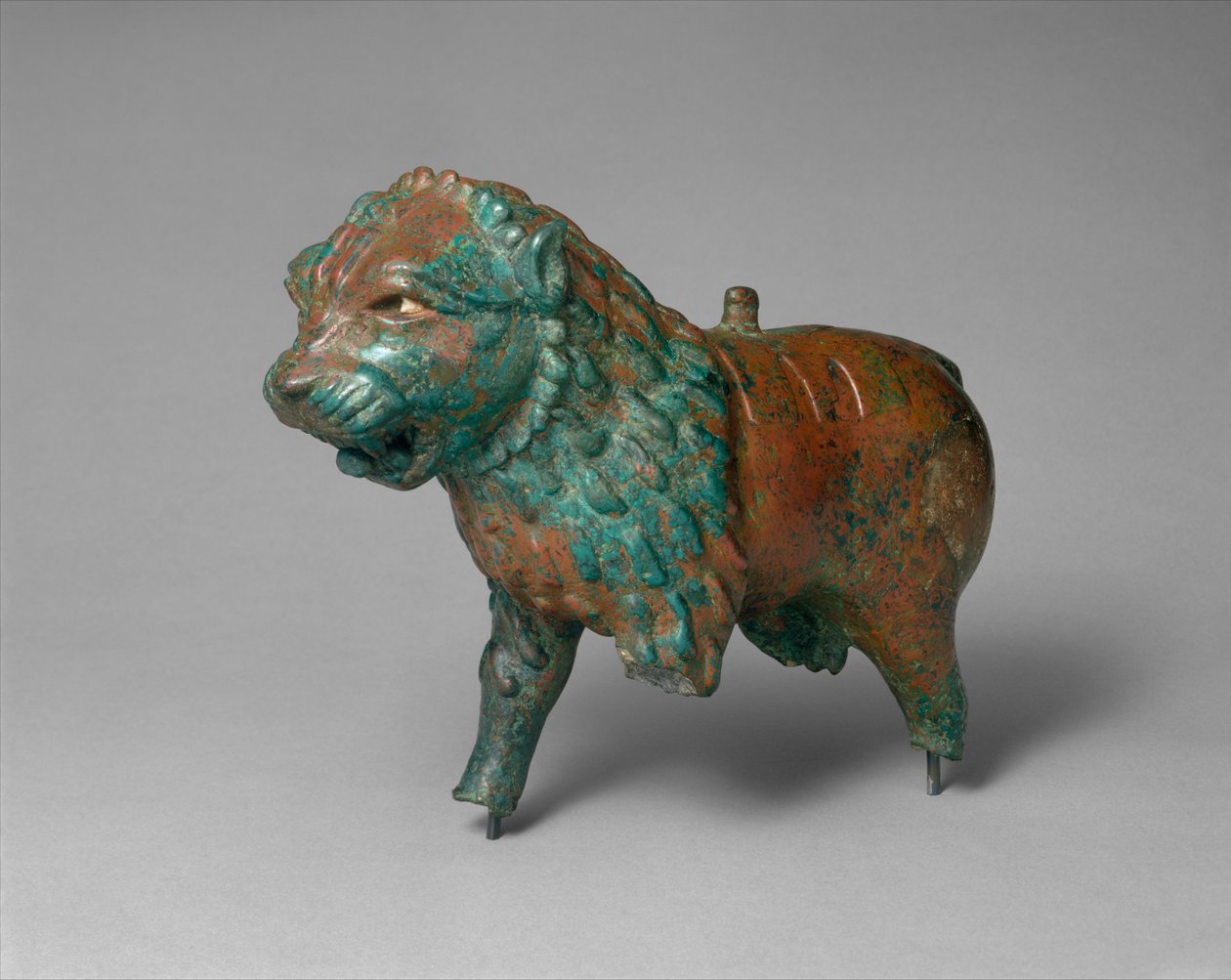 Figura di un leone, c. inizio a metà del I millennio a.C. (lega di rame) da Iron Age