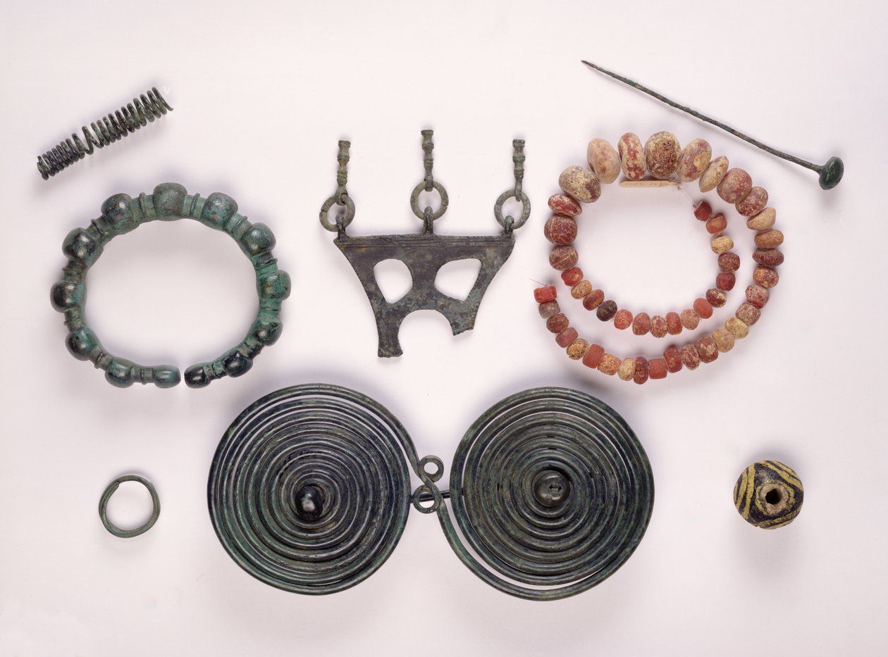 Gioielli trovati in una tomba femminile a Hallstatt, Celtico da Iron Age
