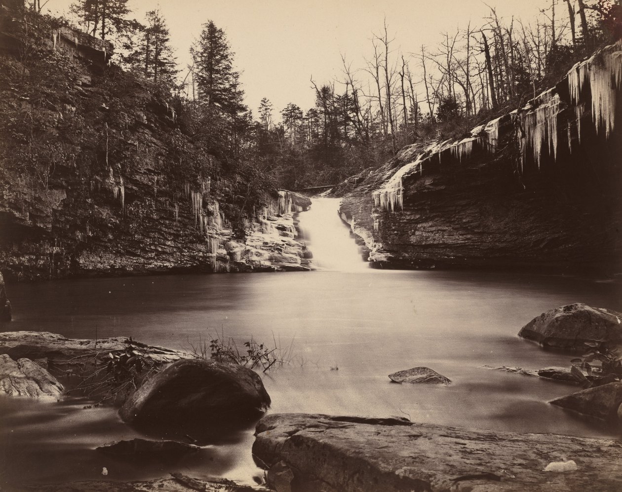 Lula Lake, Upper Falls, Lookout Mountain, Georgia, 1864-1865 da Isaac H. Bonsall