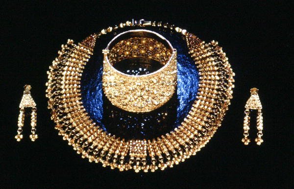 Collana, bracciale e orecchini yemeniti da Islamic School