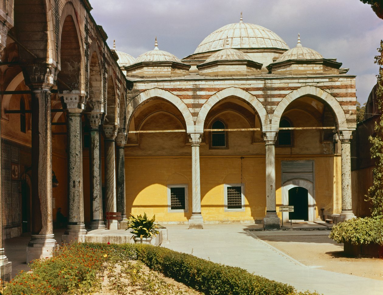 Cortile interno del Palazzo Topkapi da Islamic School