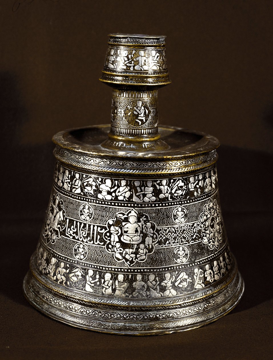 Arte islamica: candelabro in argento e rame del XIII secolo da Islamic School
