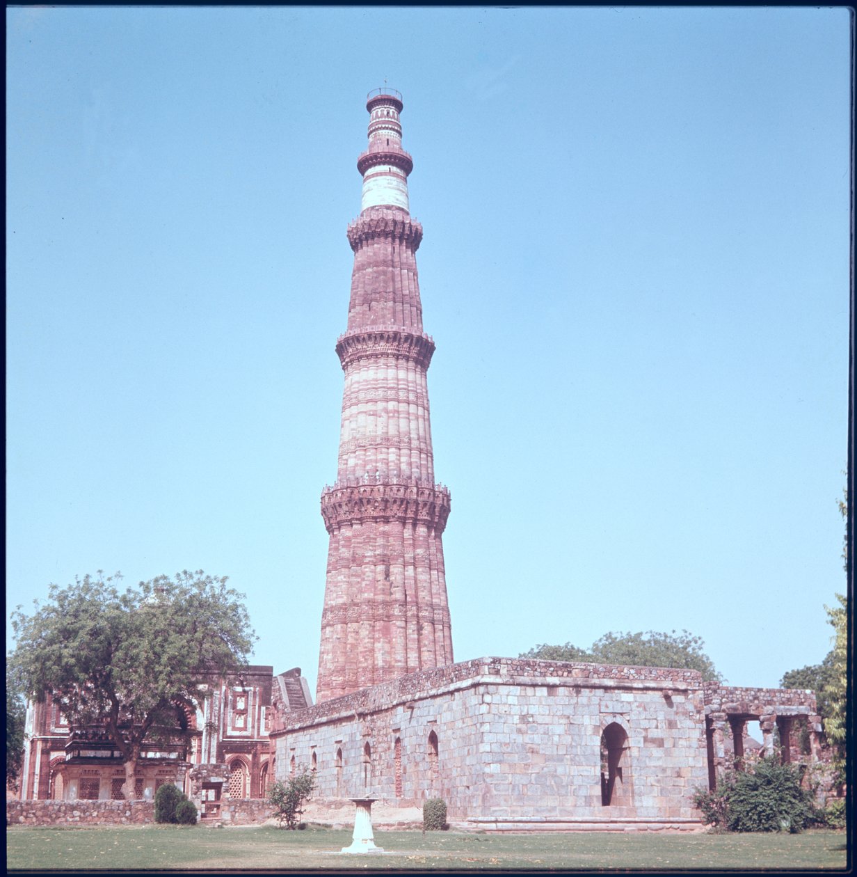 Qutab Minar, costruito 1193-1230 da Islamic School