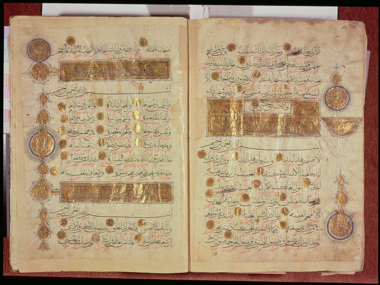 Corano in stile selgiuchide con iscrizioni colorate e medaglioni decorativi per il conteggio nei margini, XII-XIII secolo da Islamic School