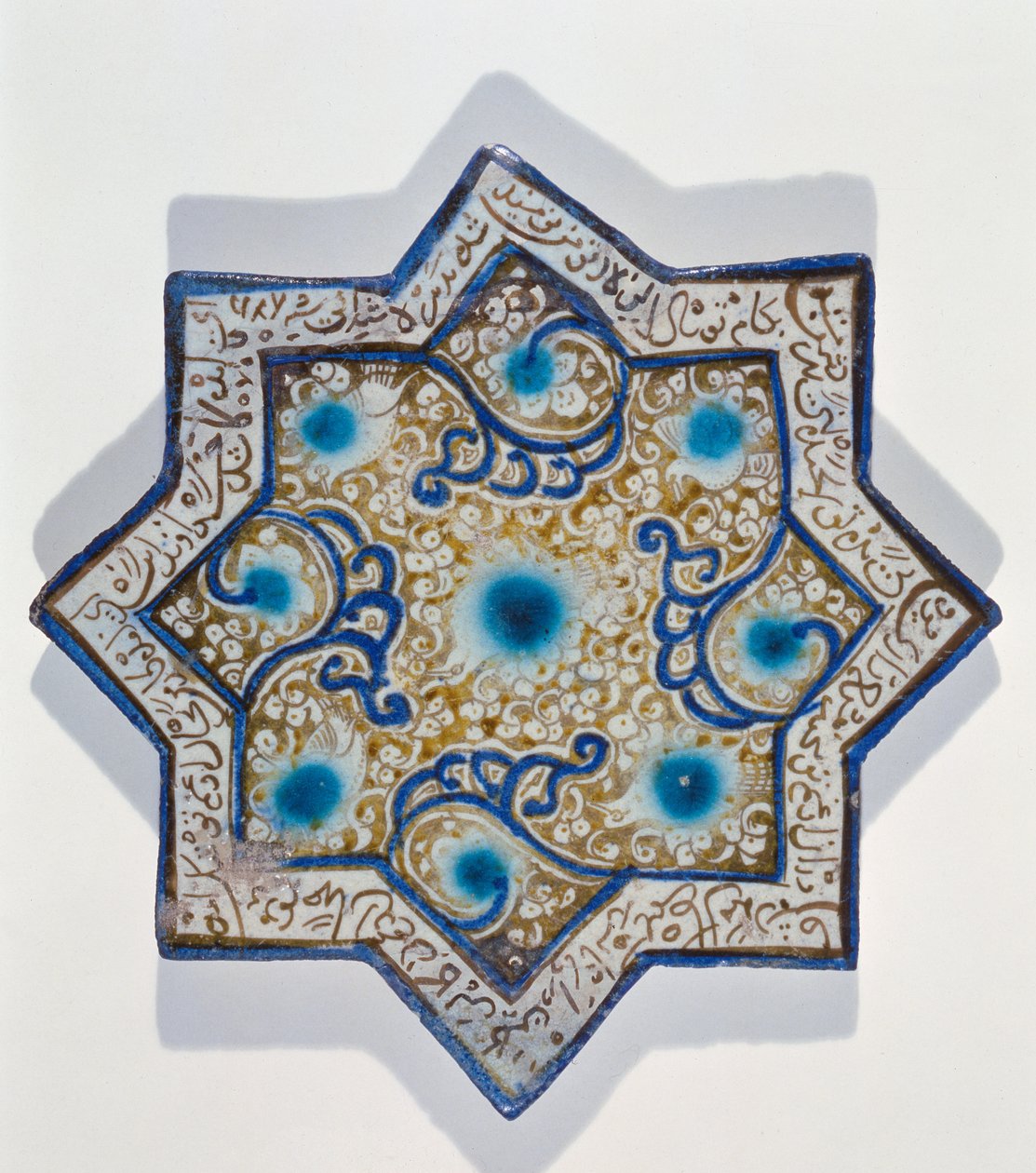 Piastrella a forma di stella con foglia dorata in stile Takht-e Solaiman da Islamic School