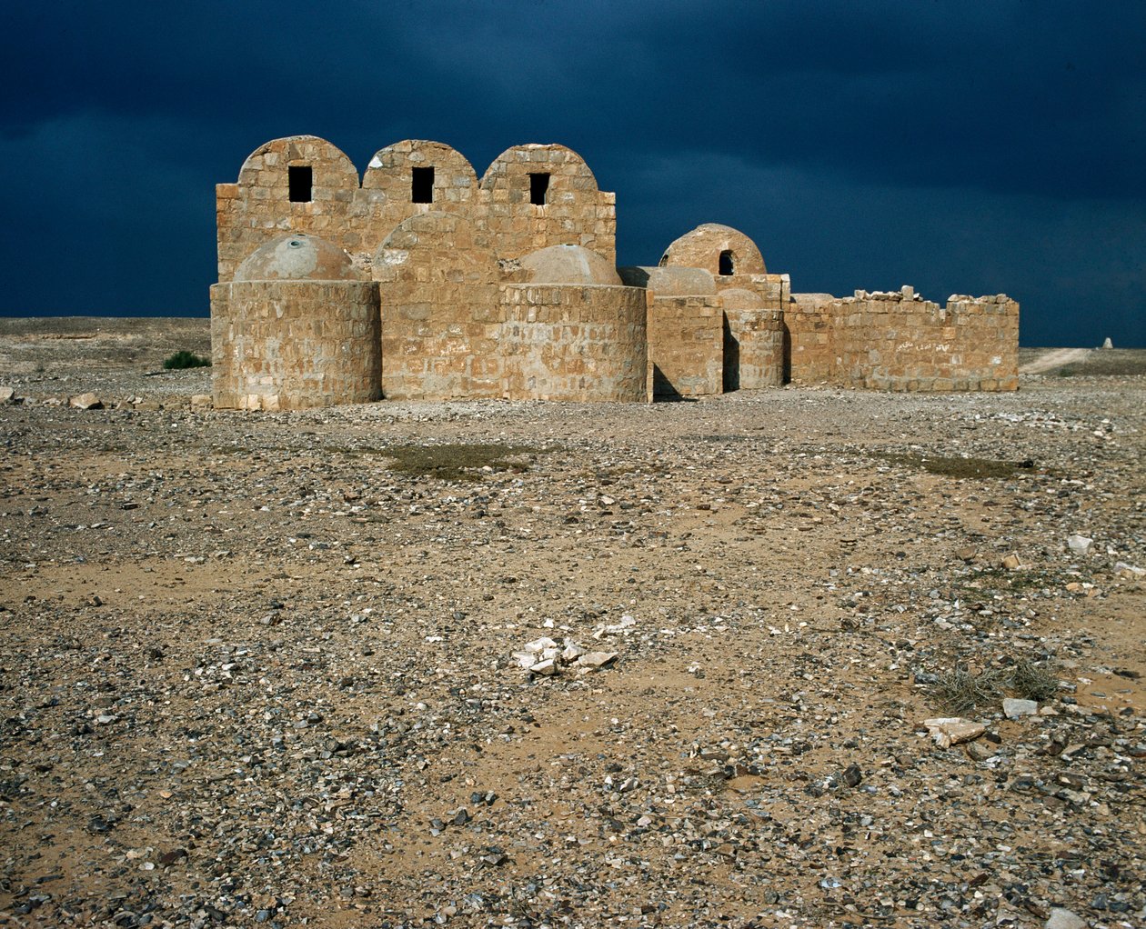 Veduta di Qasr Amra, castelli del deserto (711-715) da Islamic School