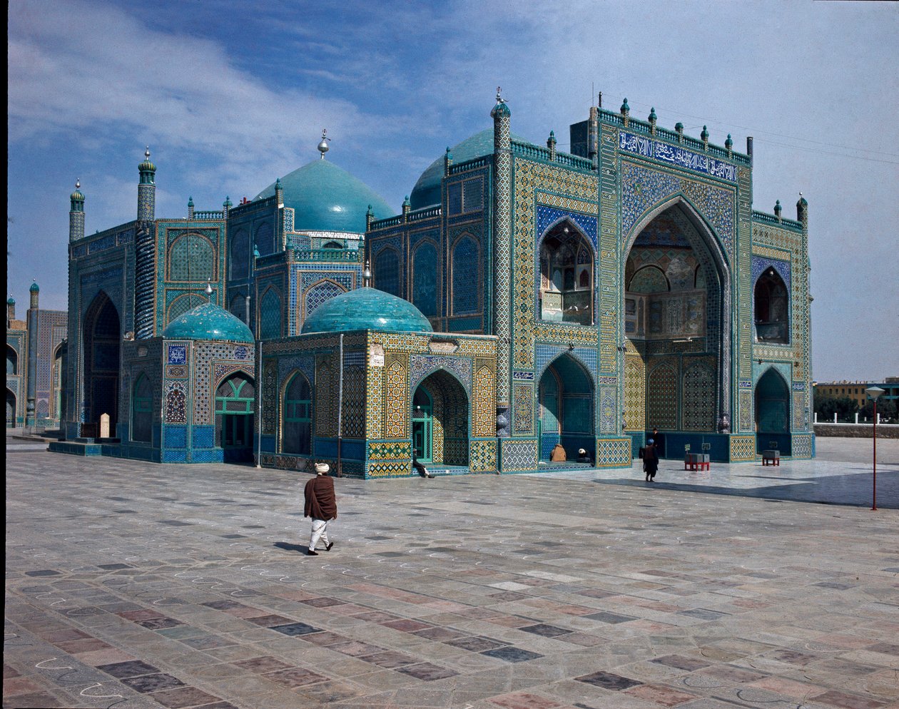 Veduta della Moschea Blu (o Moschea di Ali) da Islamic School