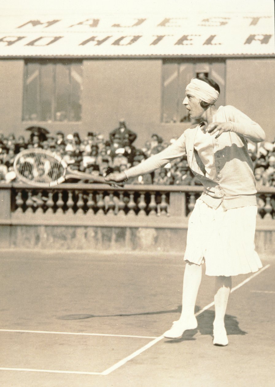 Suzanne Lenglen che gioca a tennis da Italian Photographer