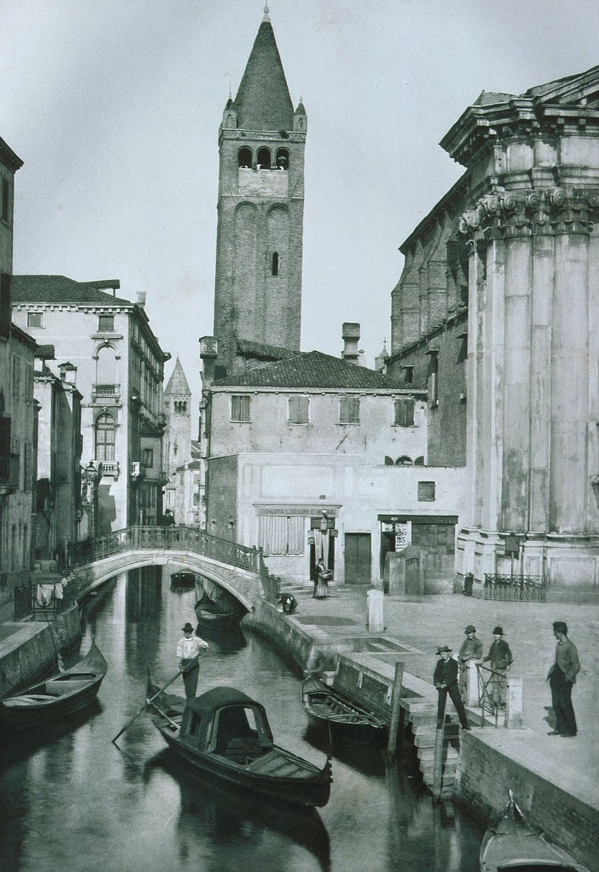 Veduta del Canale San Barnaba con il campanile della Chiesa di San Barnaba da Italian Photographer