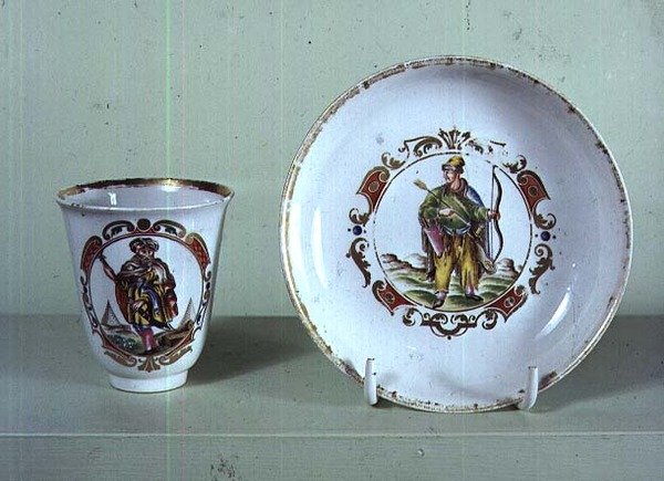 Tazza e piattino, fabbrica Vezzi, Venezia, c.1725 da Italian School