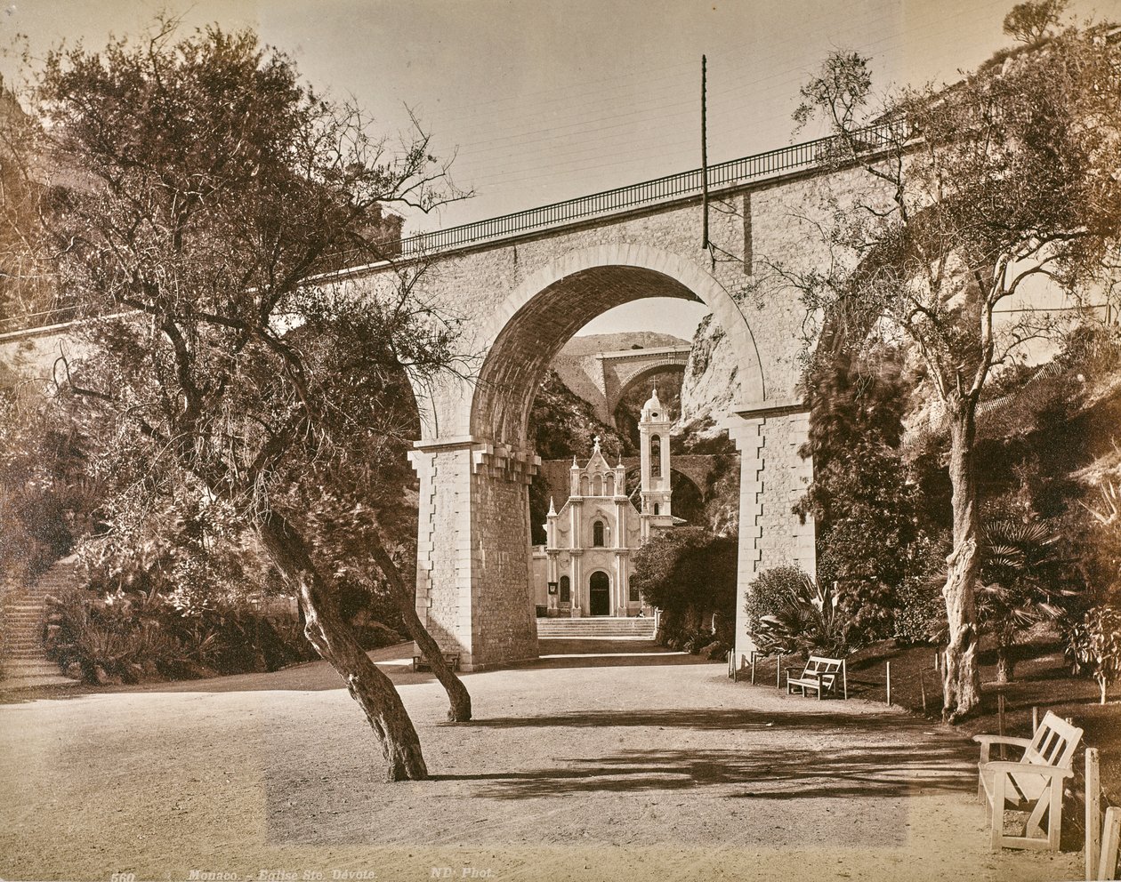 Album "Genova e Pisa": Cappella Sainte Dévote a Monaco, c.1880-90 da Italian Photographer