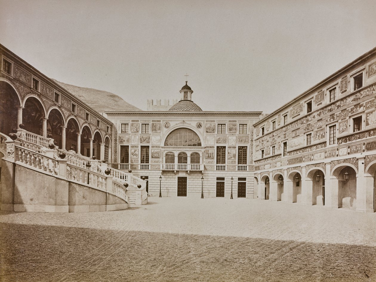 Album "Italie 1882, Napoli, Pisa, Genova, Corniche": Il cortile interno del Palazzo del Principe di Monaco da Italian Photographer