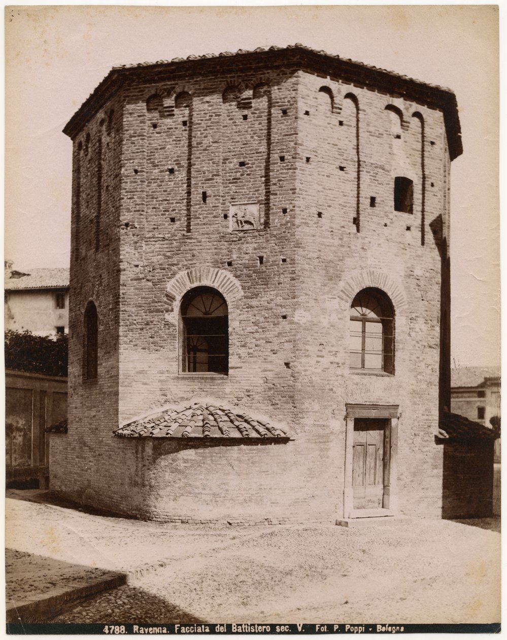 Battistero Neoniano o Battistero degli Ortodossi, Ravenna, Emilia-Romagna, Italia, fotografia di Pietro Poppi, Bologna, ca 1900 da Italian Photographer