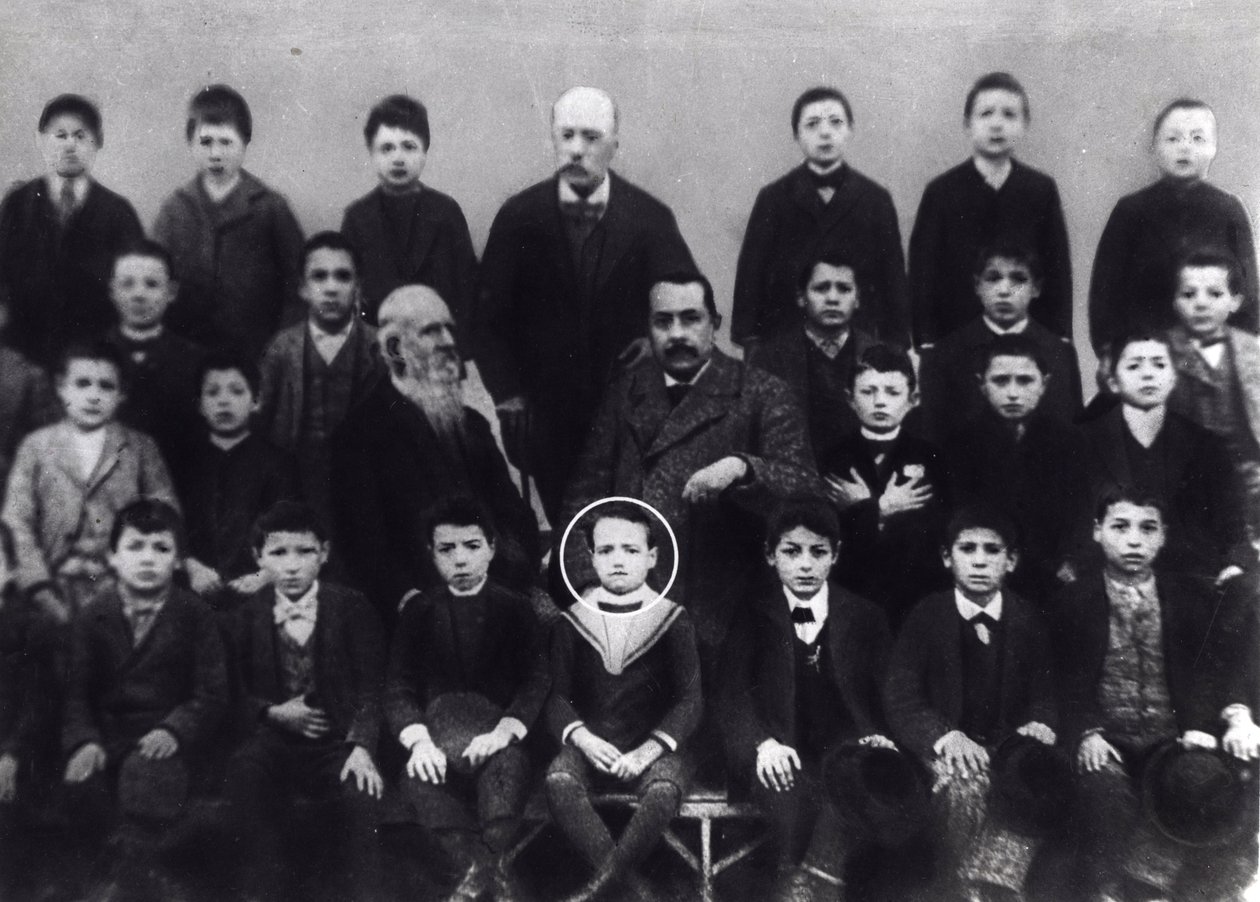 Benito Mussolini alla scuola elementare (ritratto) da Italian Photographer