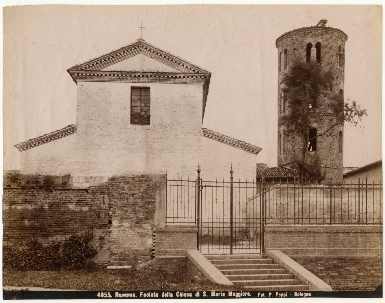 Chiesa di Santa Maria Maggiore, Ravenna, Emilia-Romagna, Italia, fotografia di Pietro Poppi, Bologna, ca 1900 da Italian Photographer