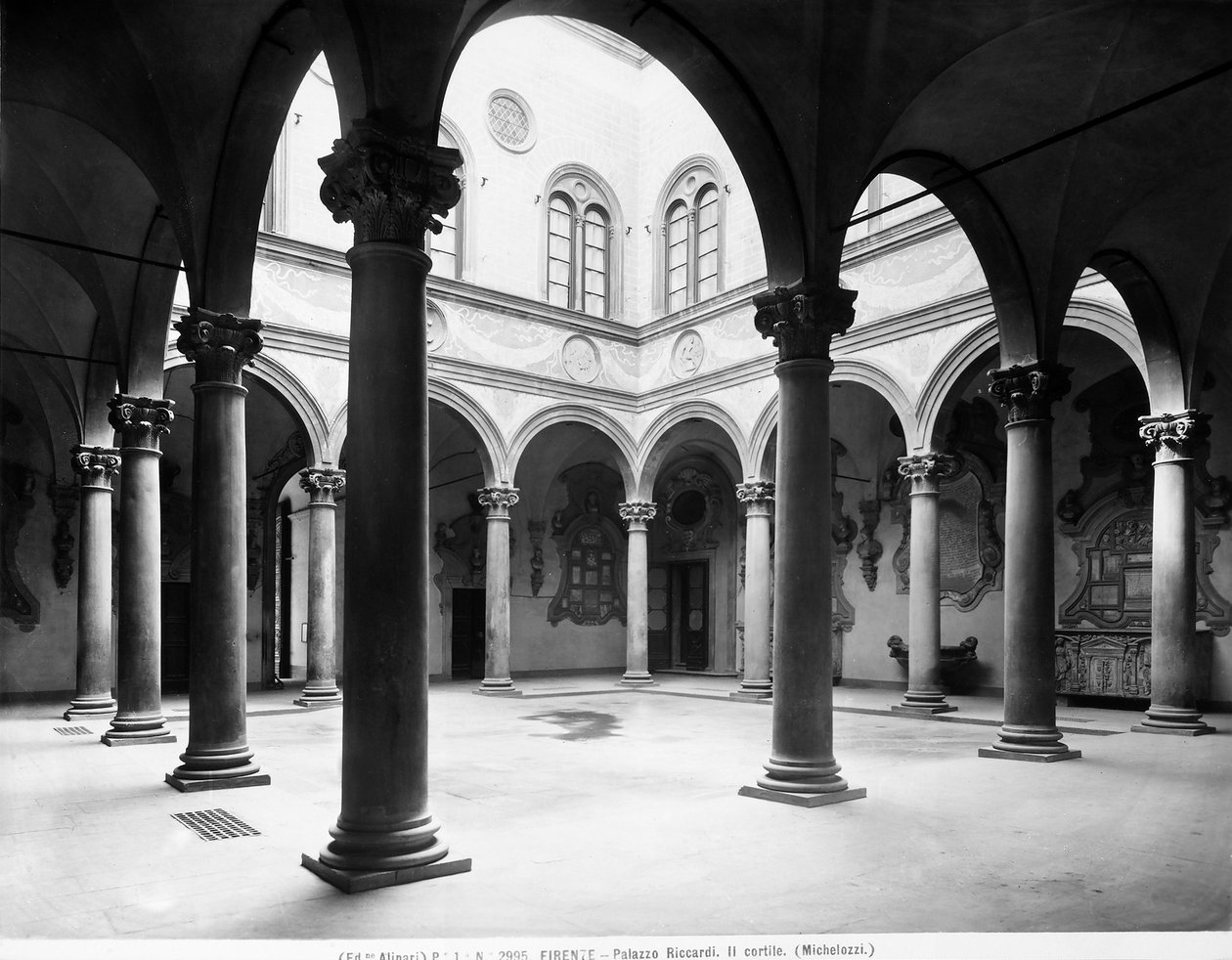 Cortile del Palazzo Medici Riccardi, Firenze, Italia, c.1890 da Italian Photographer