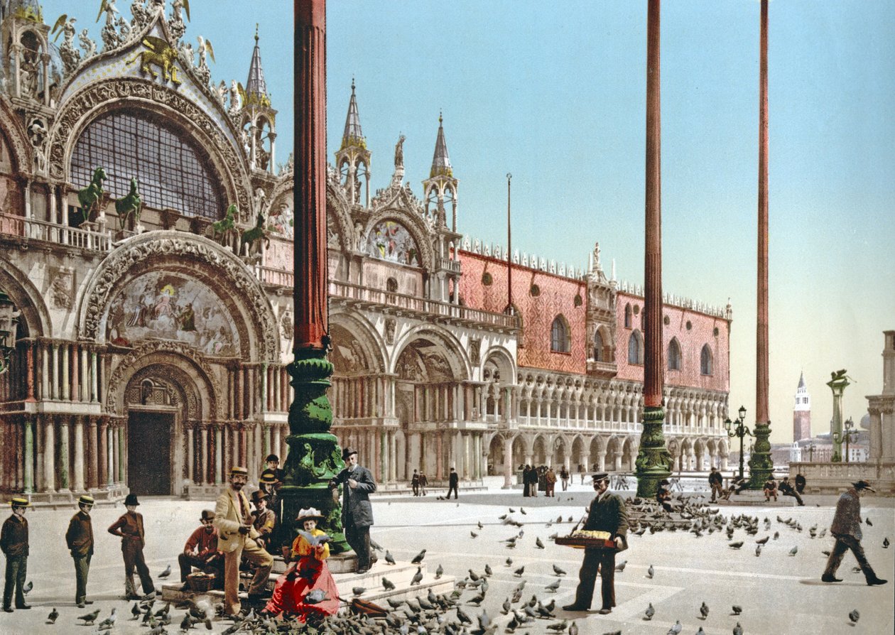 Nutrire i piccioni in Piazza San Marco, Venezia da Italian Photographer