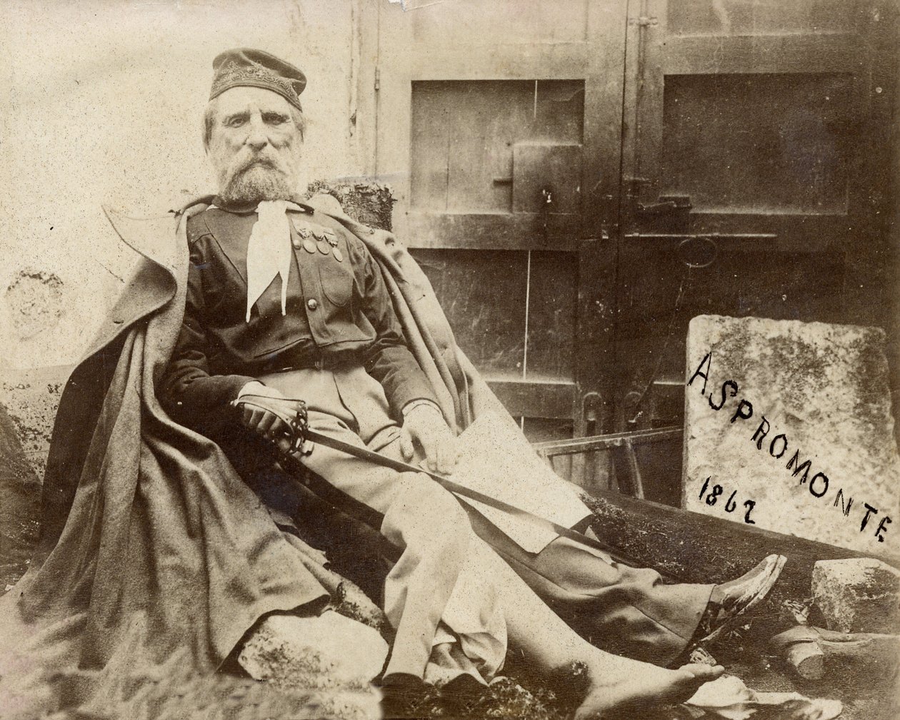 Giuseppe Garibaldi in Aspromonte, con la gamba ferita nel 1862 da Italian Photographer