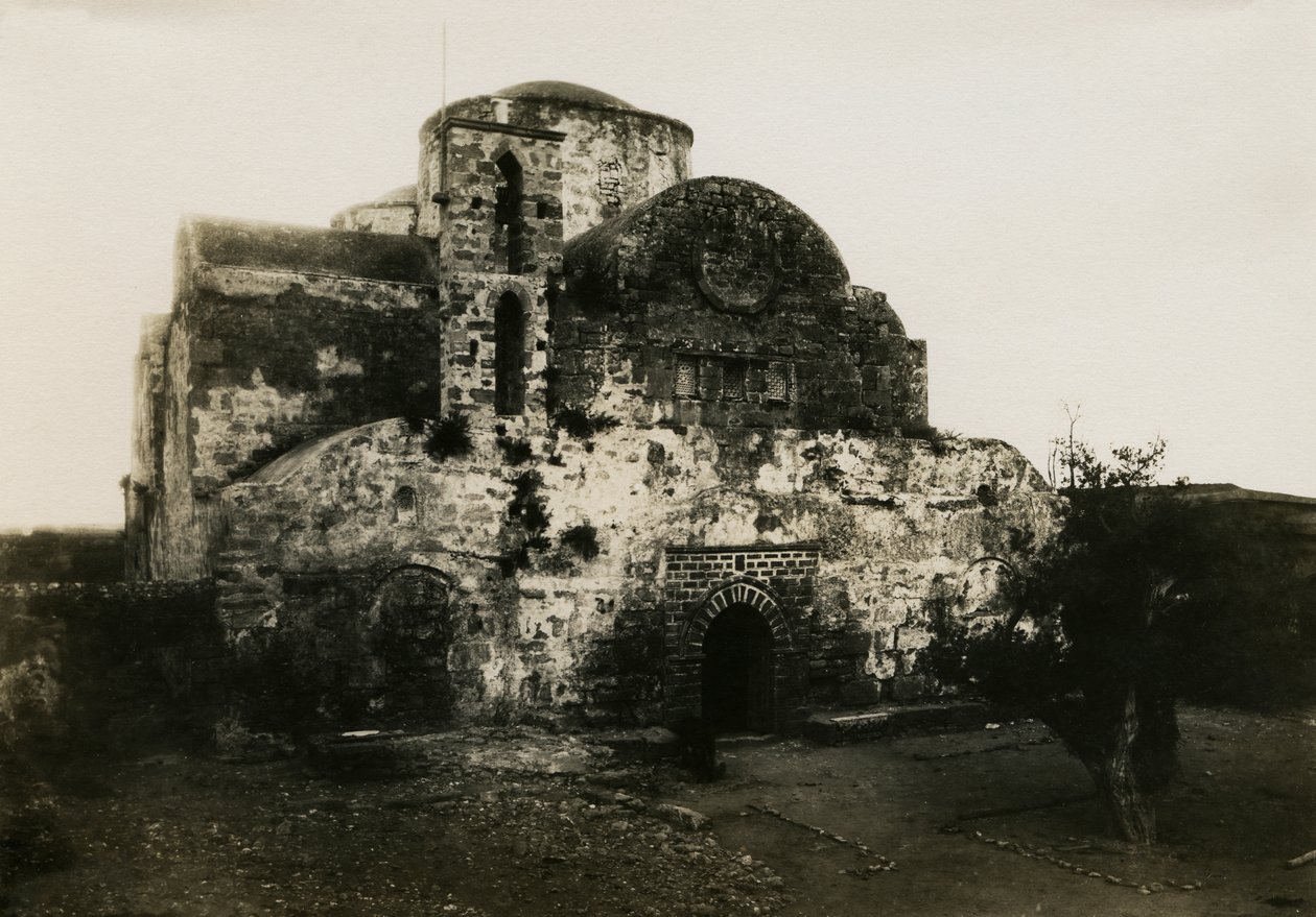 Monastero di Agios Varnavas, Engomi, Cipro, fotografia di Camille Enlart, Parigi da Italian Photographer