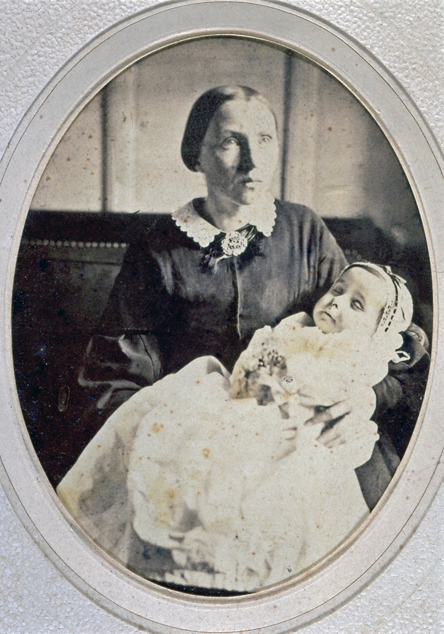 Ritratto post mortem di una bambina tenuta dalla madre, c.1855 da Italian Photographer